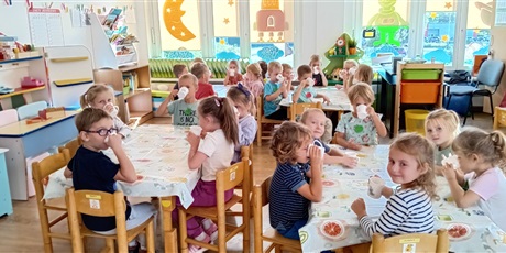 Powiększ grafikę: Dzień JABŁKA w grupie III