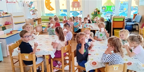 Powiększ grafikę: Dzień JABŁKA w grupie III