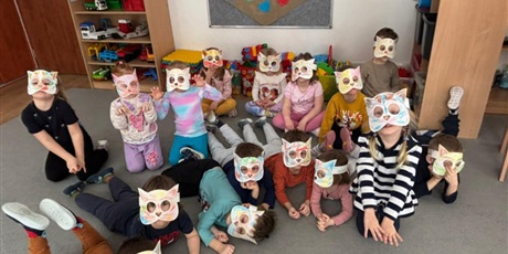Powiększ grafikę: Bajkoludki w maskach kota