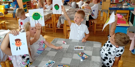 Powiększ grafikę: Kropkowe stworki - prace plastyczne Kosmoludków