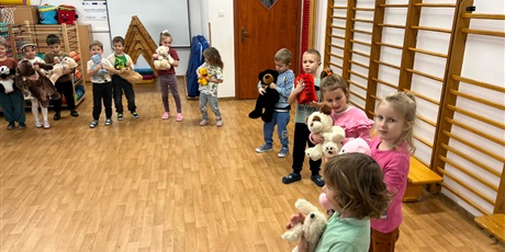 Powiększ grafikę: Kosmoludki - Dzień Pluszowego Misia