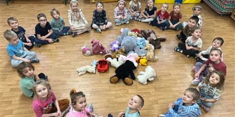 Powiększ grafikę: Kosmoludki - Dzień Pluszowego Misia