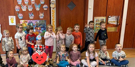 Powiększ grafikę: Dzieci z grupy II ze swoimi misiami