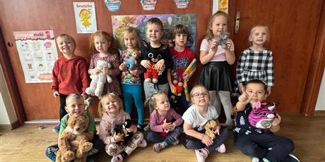 Powiększ grafikę: Dzieci z grupy II ze swoimi misiami