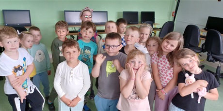 Powiększ grafikę: Ekoludki w sali komputerowej