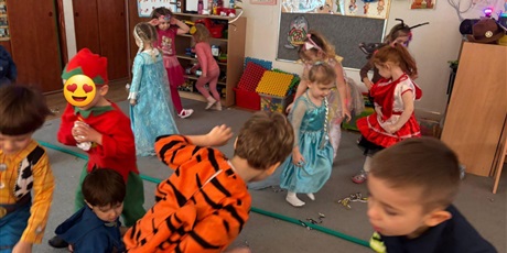 Powiększ grafikę: Bal karnawałowy w grupie Bajkoludków