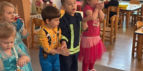 Powiększ grafikę: Bal karnawałowy w grupie Bajkoludków