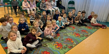 Powiększ grafikę: Gr II i III W KLUBIE MACIUŚ NA PRZEDSTAWIENIU PT. PRZYGODA W KRAINIE PREZENTÓW