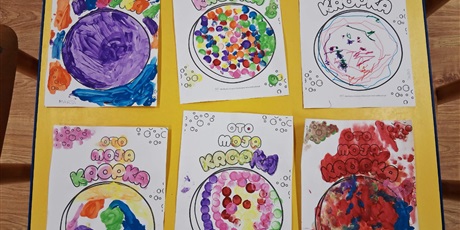 Powiększ grafikę: Prace plastyczne Bajkoludków z okazji Dnia Kropki.