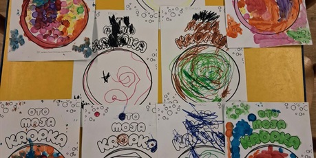 Powiększ grafikę: Prace plastyczne Bajkoludków z okazji Dnia Kropki.