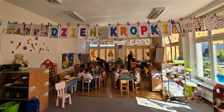 Powiększ grafikę: Dzień Kropki - Kosmoludki
