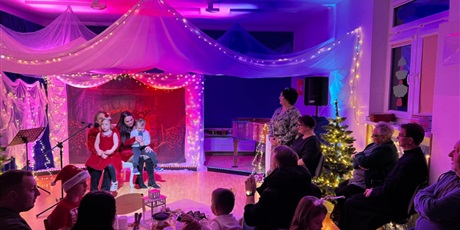 Powiększ grafikę: iii-rodzinny-festiwal-koled-i-pastoralek-nad-betlejem-gwiazdka-swieci-661101.jpg