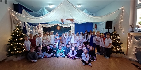 Powiększ grafikę: Na zdjęciu Ekoludki z zaproszonymi gośćmi