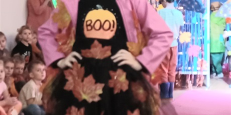 Powiększ grafikę: jesienny-pokaz-mody-651160.jpg