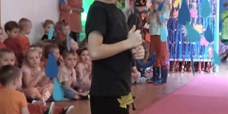 Powiększ grafikę: jesienny-pokaz-mody-651161.jpg