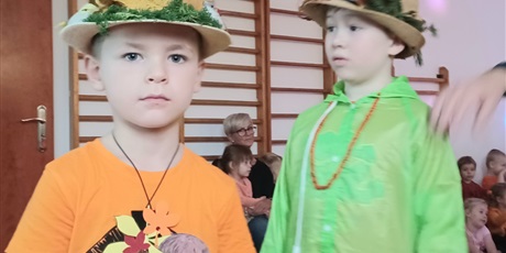 Powiększ grafikę: jesienny-pokaz-mody-651165.jpg