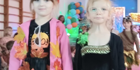 Powiększ grafikę: jesienny-pokaz-mody-651166.jpg