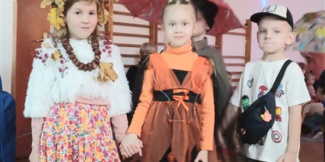 Powiększ grafikę: jesienny-pokaz-mody-651170.jpg