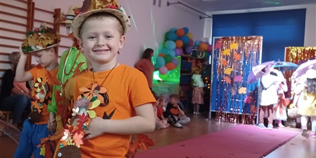 Powiększ grafikę: Pokaz mody jesiennej - Ekoludki w roli modelek i modeli