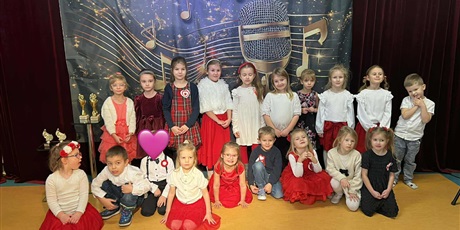 Powiększ grafikę: Na zdjęciu dzieci biorące udział w konkursie