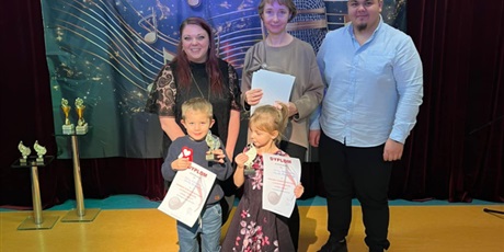 Powiększ grafikę: konkurs-piosenki-patriotycznej-w-maciusiu-659245.jpg