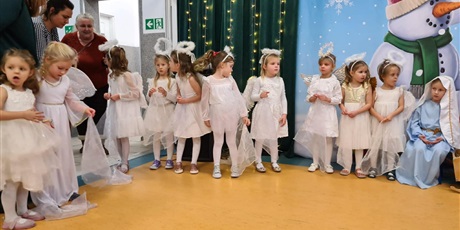 Powiększ grafikę: KOSMOLUDKI przedstawiły JASEŁKA w KLUBIE MACIUŚ dla SENIORÓW z naszego osiedla