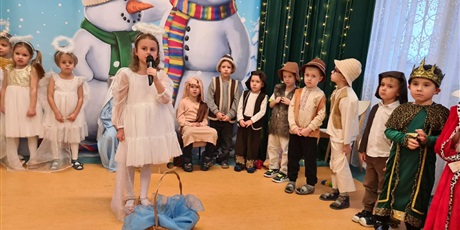 Powiększ grafikę: KOSMOLUDKI przedstawiły JASEŁKA w KLUBIE MACIUŚ dla SENIORÓW z naszego osiedla