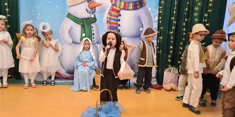 Powiększ grafikę: KOSMOLUDKI przedstawiły JASEŁKA w KLUBIE MACIUŚ dla SENIORÓW z naszego osiedla