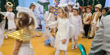 Powiększ grafikę: KOSMOLUDKI przedstawiły JASEŁKA w KLUBIE MACIUŚ dla SENIORÓW z naszego osiedla