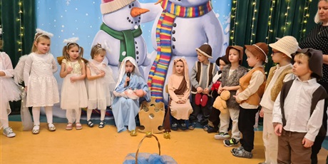 Powiększ grafikę: KOSMOLUDKI przedstawiły JASEŁKA w KLUBIE MACIUŚ dla SENIORÓW z naszego osiedla