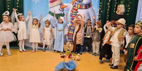 Powiększ grafikę: KOSMOLUDKI przedstawiły JASEŁKA w KLUBIE MACIUŚ dla SENIORÓW z naszego osiedla