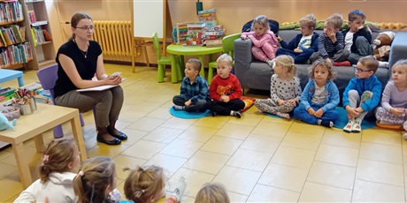 Powiększ grafikę: Zajęcia edukacyjne w bibliotece o jesieni