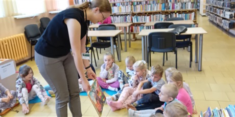 Powiększ grafikę: Zajęcia edukacyjne w bibliotece o jesieni
