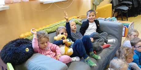 Powiększ grafikę: Zajęcia edukacyjne w bibliotece o jesieni