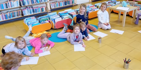 Powiększ grafikę: Zajęcia edukacyjne w bibliotece o jesieni