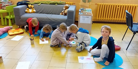 Powiększ grafikę: Zajęcia edukacyjne w bibliotece o jesieni