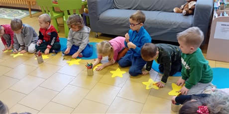 Powiększ grafikę: Kosmoludki na zajęciach edukacyjnych w bibliotece