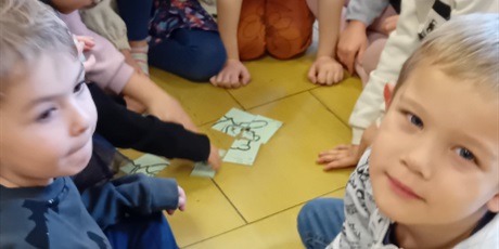 Powiększ grafikę: Kosmoludki na zajęciach edukacyjnych w bibliotece