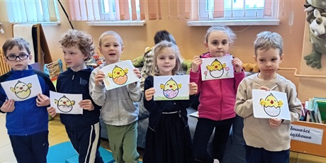 Powiększ grafikę: Kosmoludki na zajęciach edukacyjnych w bibliotece