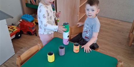 Powiększ grafikę: Wystawa ekologicznych zabawek w grupie Krasnoludków