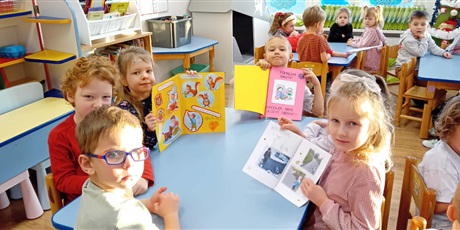 Powiększ grafikę: Kosmoludki oglądają i omawiają Księgi Dobrych uczynków