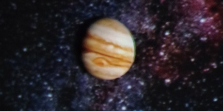 Powiększ grafikę: Dzieci z grupy IV wzięły udział w zorganizowanym przez Centrum Edukacji SmartLab wyjątkowym seansie i pokazie astronomicznym w mobilnym Planetarium.