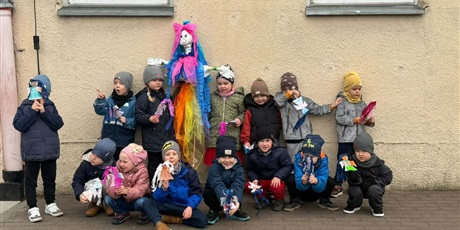 Powiększ grafikę: Bajkoludki witają wiosnę