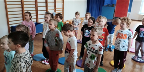 Powiększ grafikę: Quiz wiedzy o bezpieczeństwie - zajęcia odbyły się na sali gimnastycznej