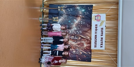 Powiększ grafikę: FESTIWAL PIOSENKI O ZŁOTĄ NUTKĘ KRÓLA MACIUSIA. Na zdjęciu uczestnicy festiwalu..