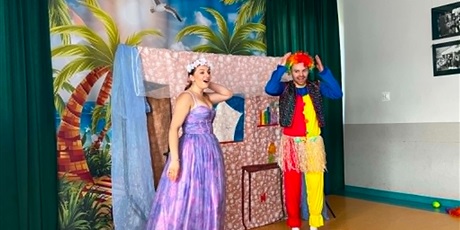 Powiększ grafikę: Na zdjęciu aktorzy Teatru Garden w Klubie Maciuś I