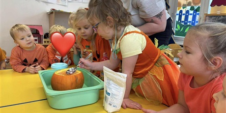 Powiększ grafikę: Bajkoludki - Święto Dyni w grupie II