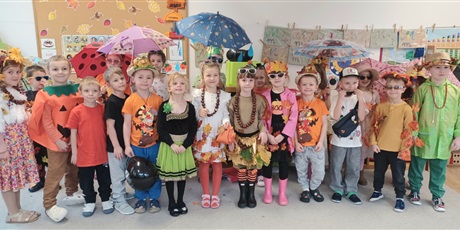 Powiększ grafikę: Ekoludki w strojach "dyniowych"