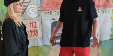 Powiększ grafikę: Teatrzyk pt. "Wojtek strażak" w wykonaniu aktorów Teatru Duet - na zdjęciu aktorzy