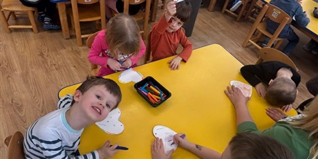 Powiększ grafikę: Walentynki Bajkoludków z dziećmi z P40